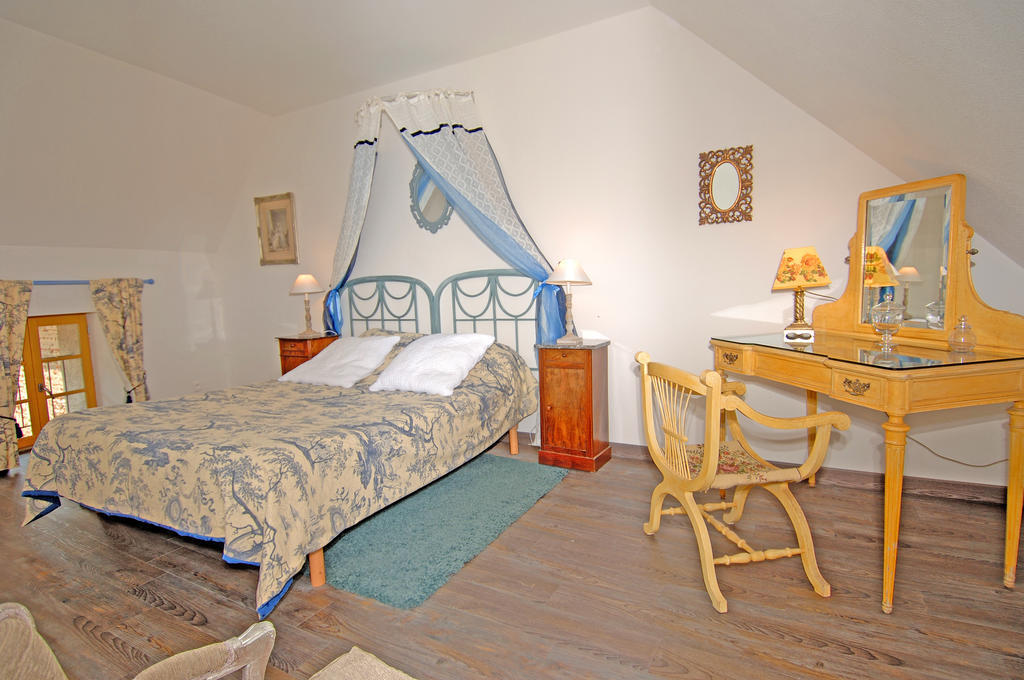 Chateau Du Max Le Theil  Room photo